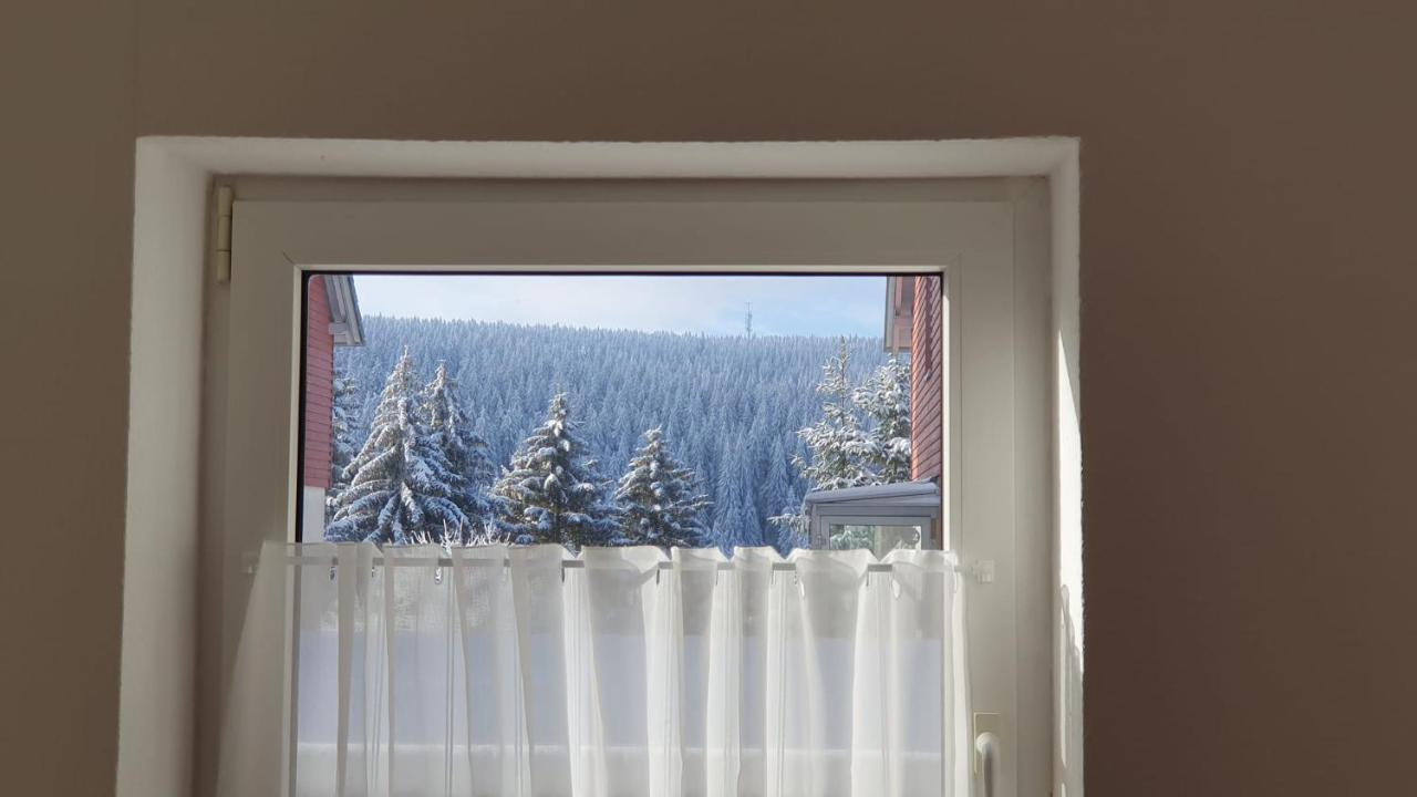 Wohlfuehl-Ferienwohnung Mit Tiefgarage Im Gruenen Oberhof  Εξωτερικό φωτογραφία