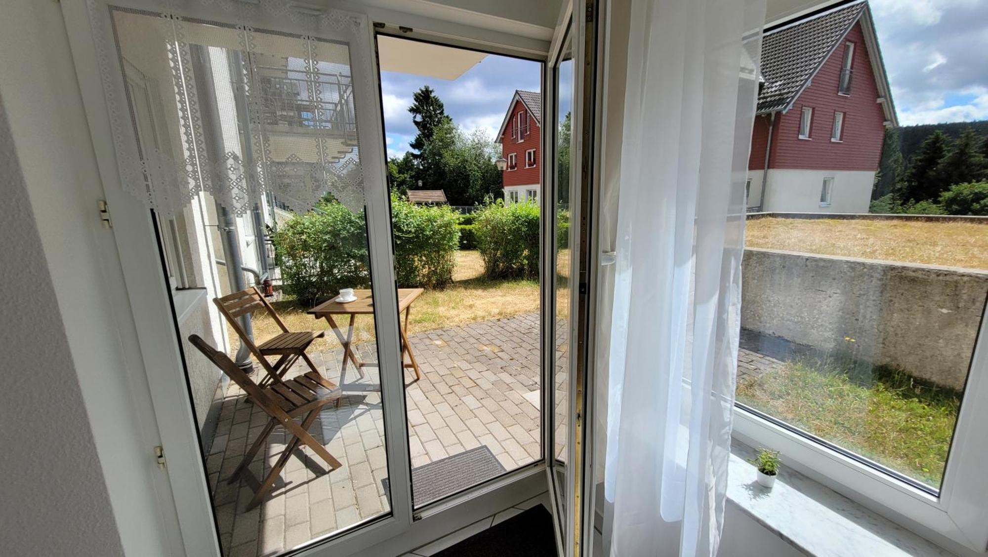 Wohlfuehl-Ferienwohnung Mit Tiefgarage Im Gruenen Oberhof  Εξωτερικό φωτογραφία